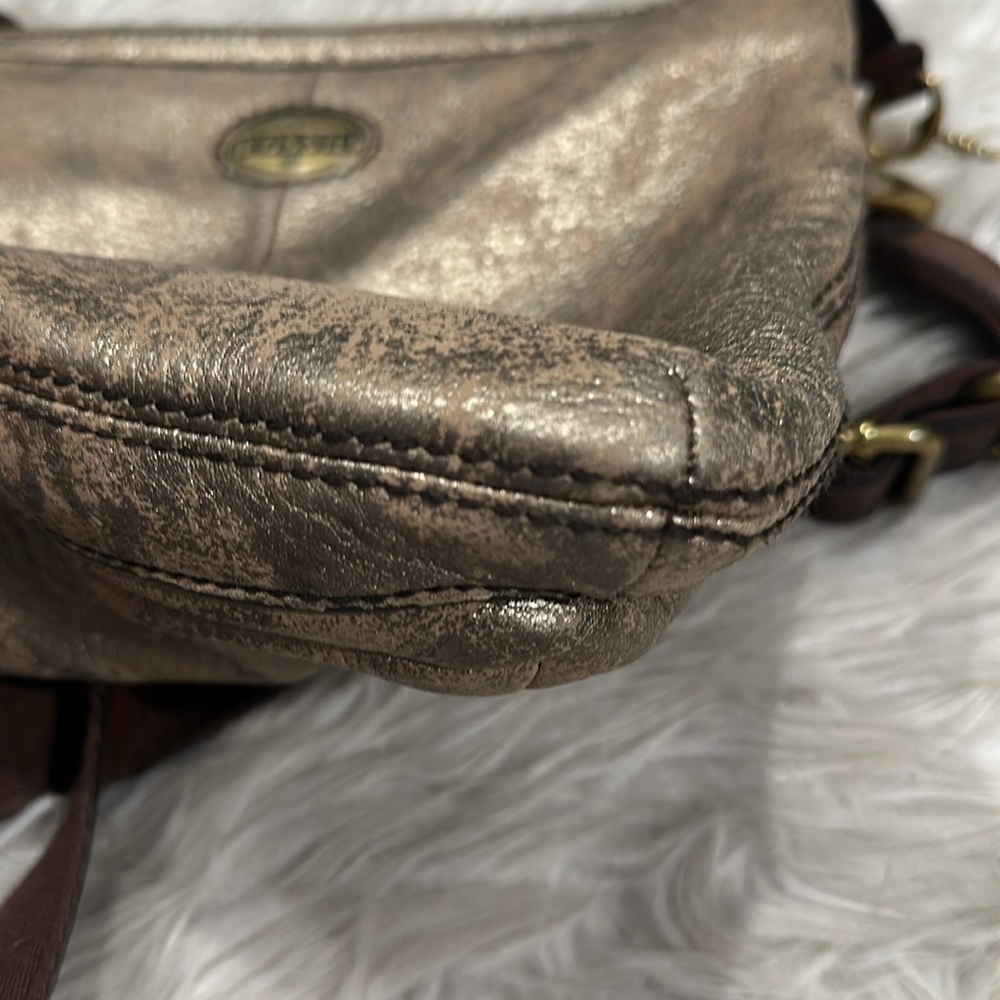 Fossil Explorer Metallic Leather Crossbody Bag - Picture 7 of 13